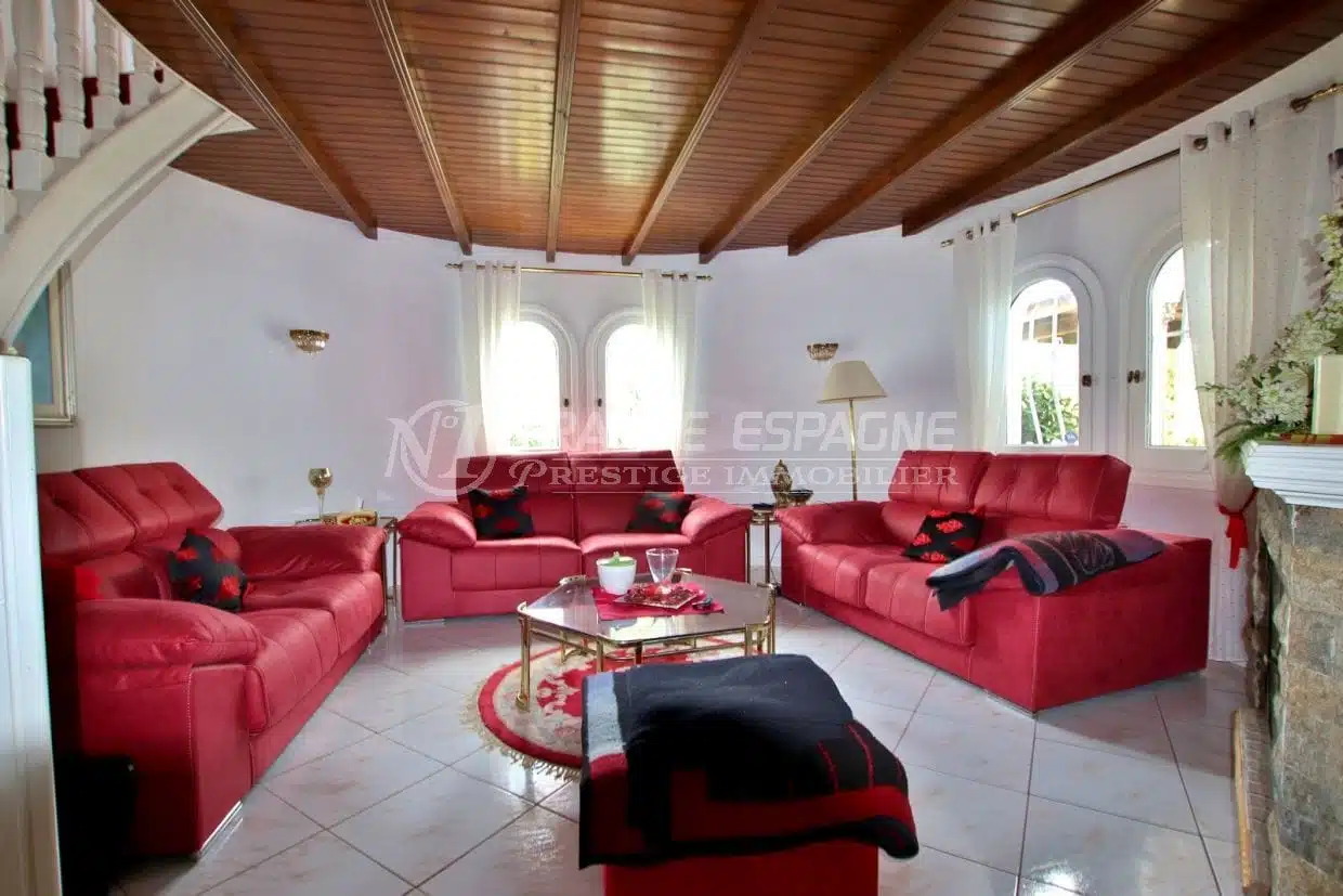 maison à vendre à empuriabrava, garage bâteau, deuxième salon / séjour avec 3 canapés