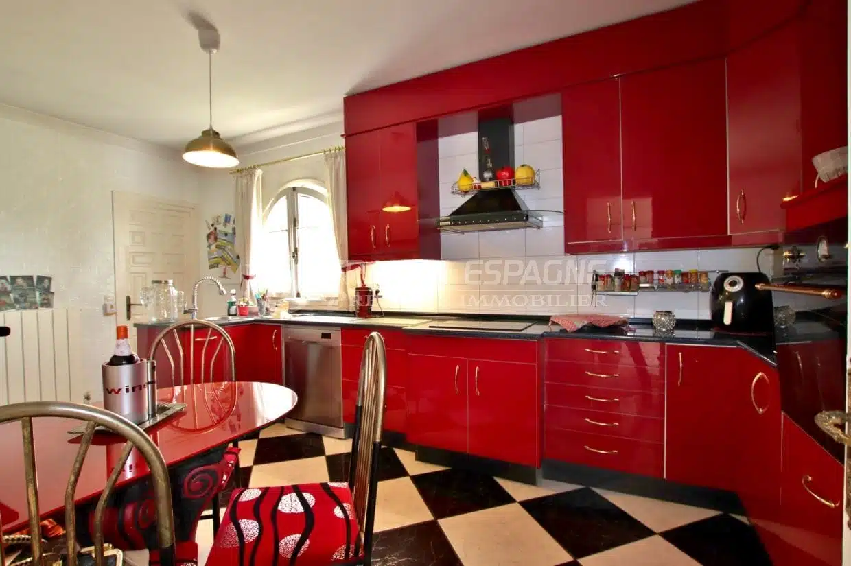 maison a vendre a empuriabrava avec amarre, piscine, cuisine indépendante et arrière cuisine 
