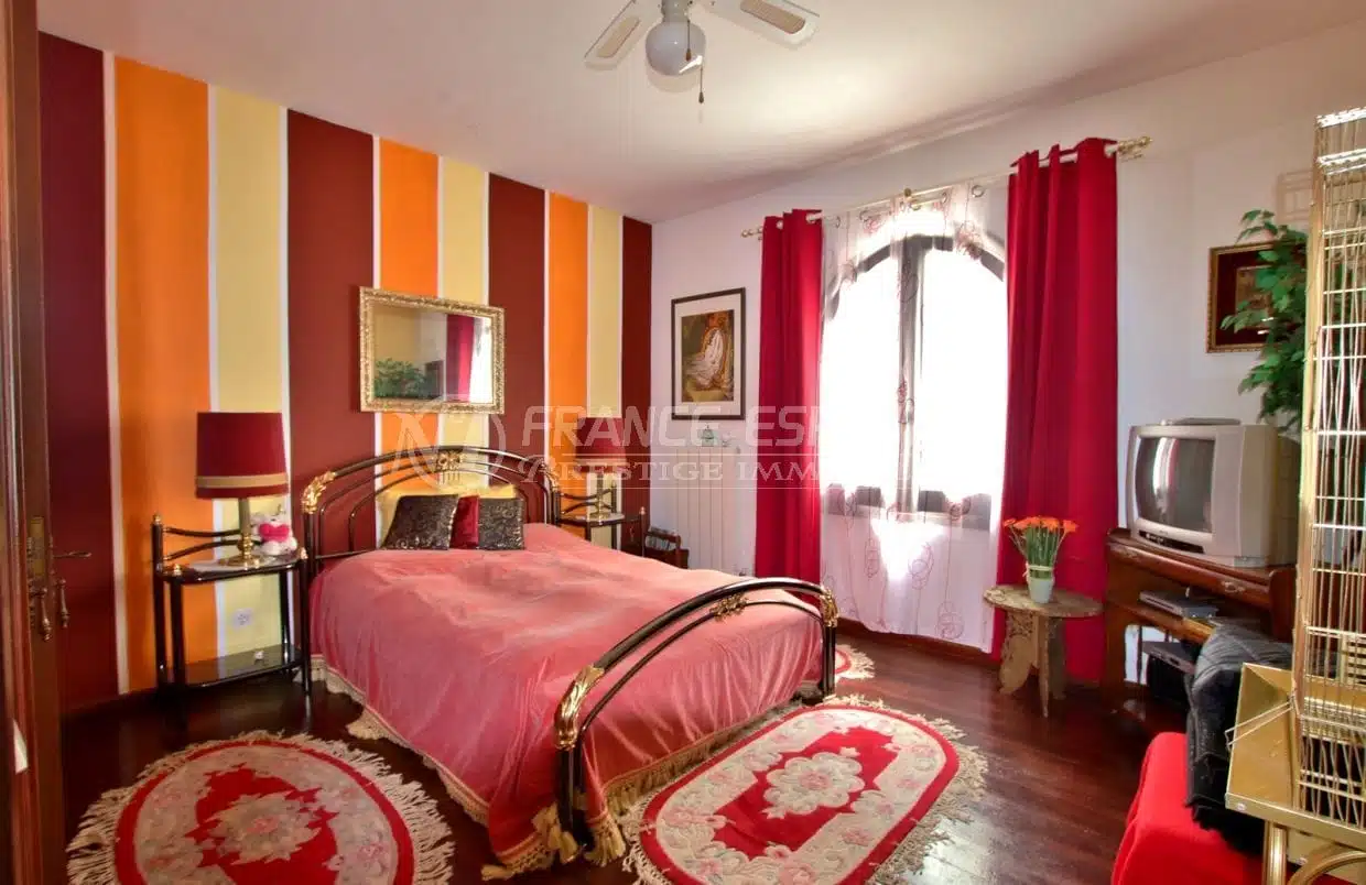 acheter maison costa brava, piscine, chambre 2 avec lit double et rangements