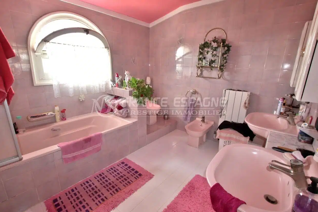 vente maison avec amarre empuriabrava, 544 m², deuxième salle de bains avec baignoire, double vaque