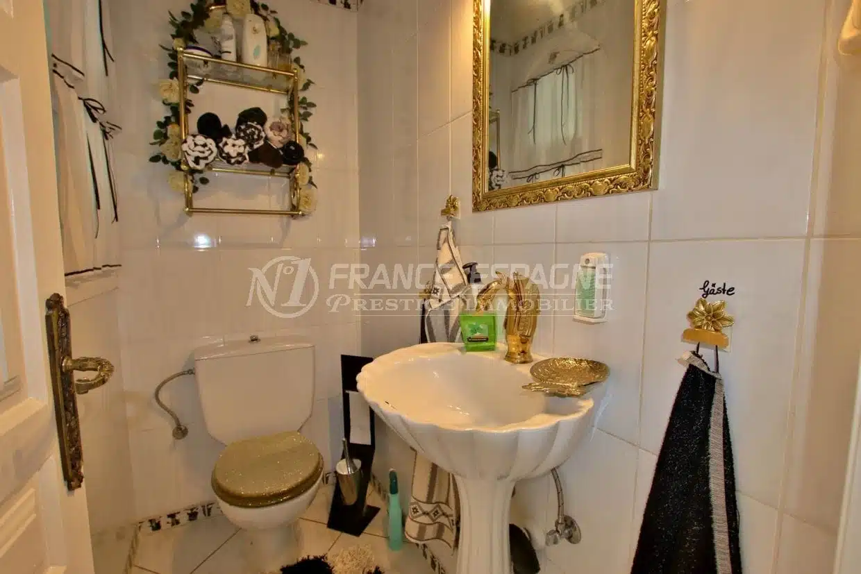 vente immobiliere costa brava: villa 544 m², toilettes indépendantes avec lavabo