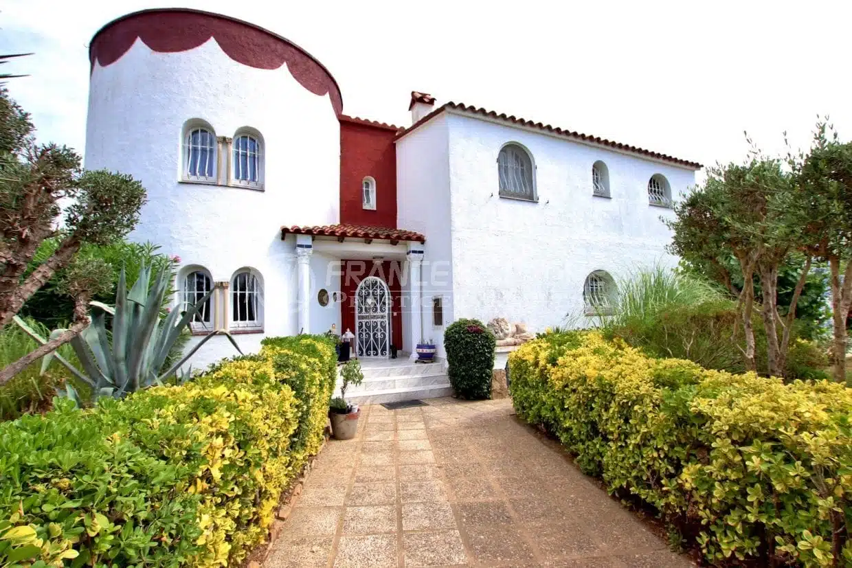 vente immobilière espagne costa brava: villa 544 m², façade et terrain de 1715 m² 