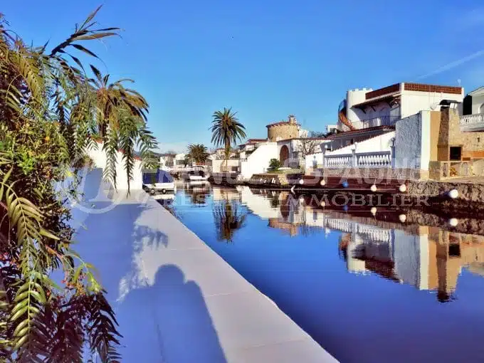 maison empuriabrava, villa 200 m² avec amarre, vue canal, emplacement 12,5 m