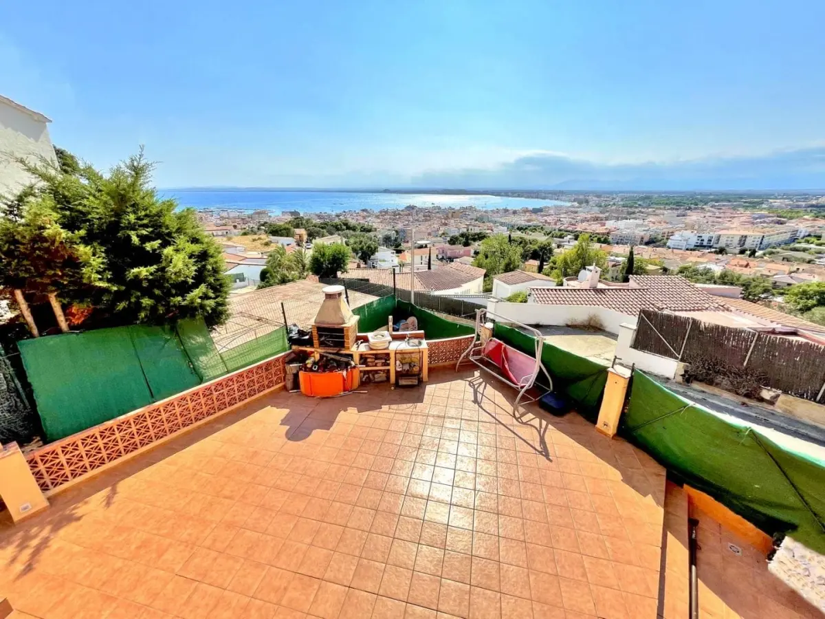 maison a vendre a rosas, 136 m² avec 4 chambres, exposition sud-ouest, vue mer