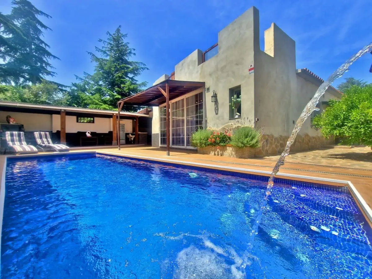 Casa en venda Roses, 4 habitacions 142 m², d'una planta, orientació sud, a prop de la platja