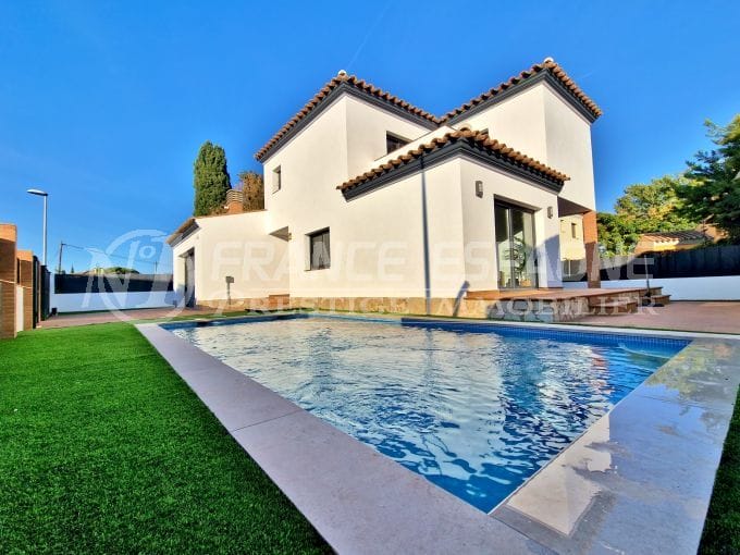 agence immobilière costa brava: villa 4 chambres 190 m2, jardin 428 m² et terrasse