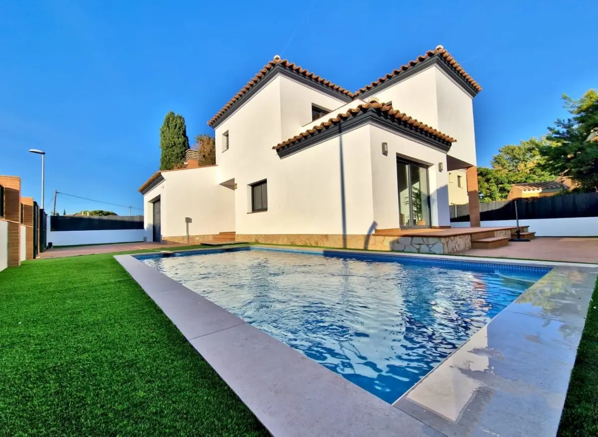 agence immobilière costa brava: villa 4 chambres 190 m2, jardin 428 m² et terrasse