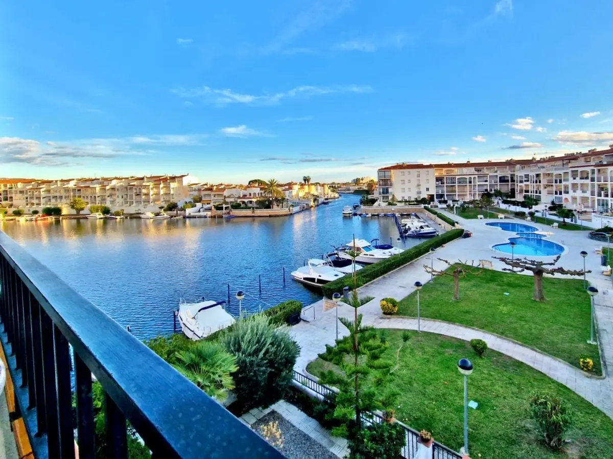 immobilier empuria brava: 2 room apartment lake view 53 m², south facing