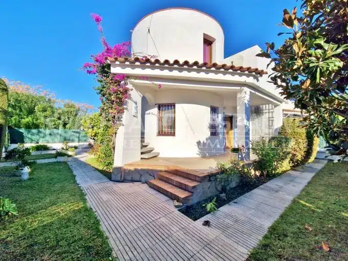 maison empuriabrava, 4 pièces secteur prisé 150 m², villa avec tour