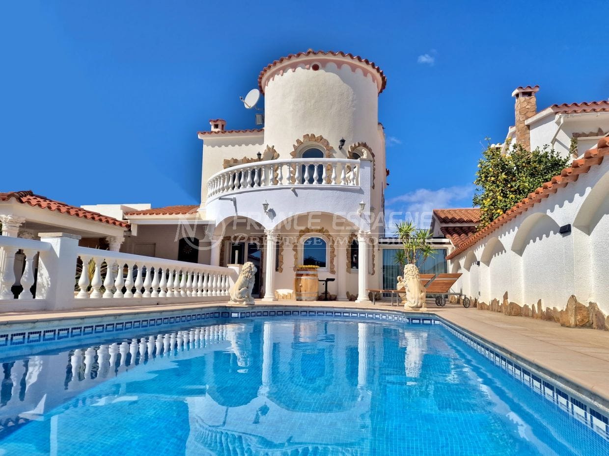 immobilier empuria brava: villa 4 pièces avec 12m amarre 176 m², piscine et garage
