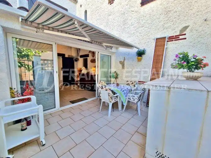 maison a vendre a rosas, 3 pièces 84 m² avec amarre 8x3m, terrasse avec store