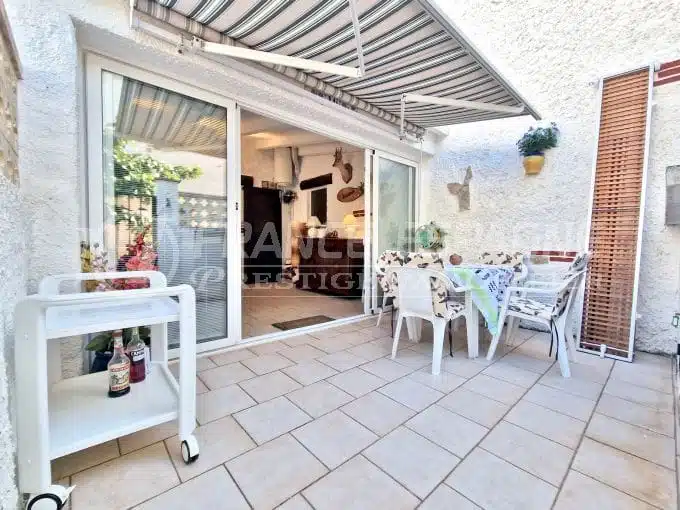 maison a vendre a rosas, 3 pièces 84 m² et parking, terrasse avec store