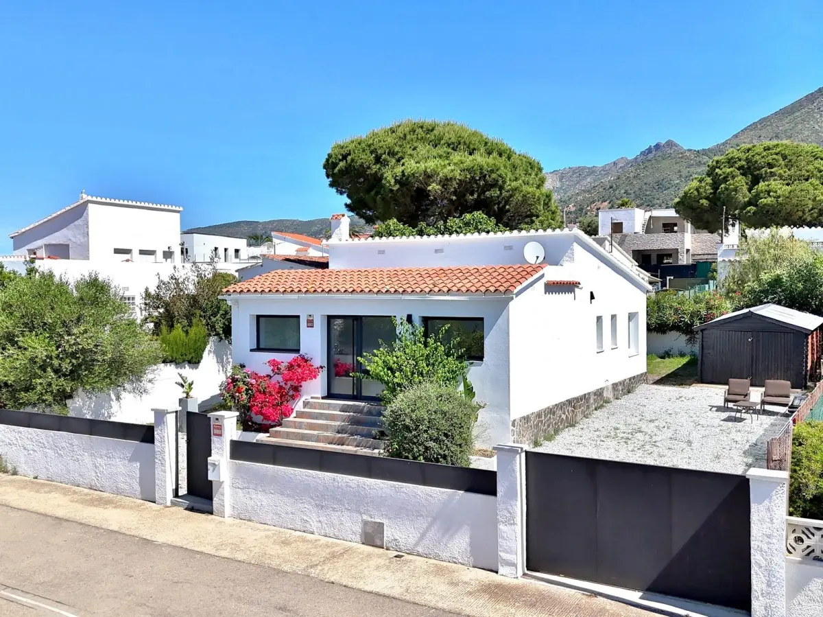 maison-roses-vente-1762441266-VM570_1_original