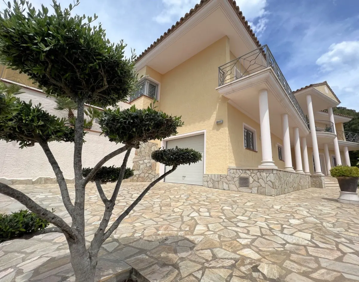 maison-roses-vente-1762438774-VM300_1_original