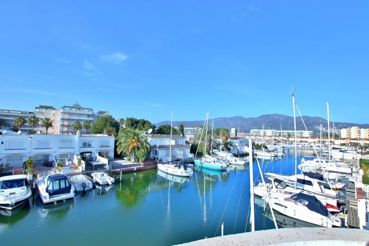 apartment-with-mooring-ring-roses-for-sale-1764155415-VA2262_1_original-3
