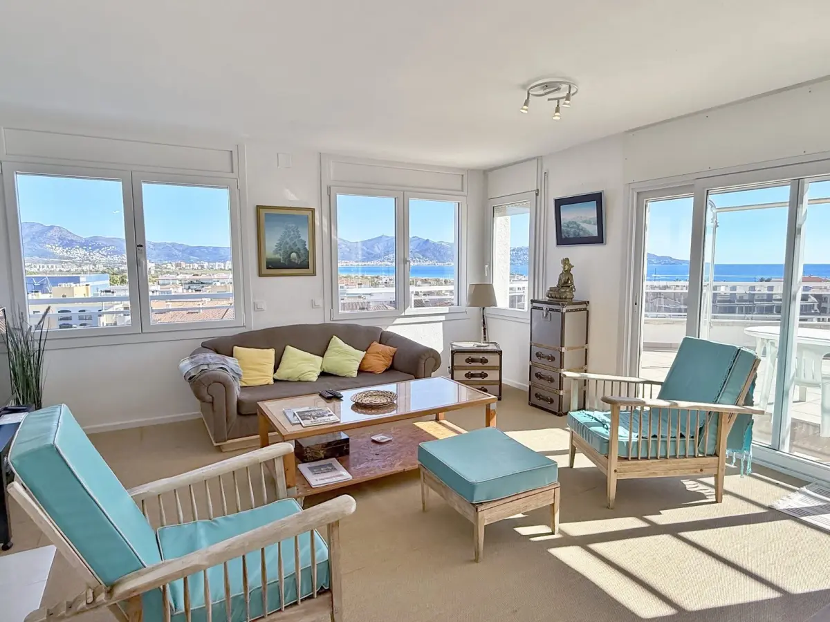Apartament amb vistes al mar i accés al canal a Empuriabrava - en venda - 1762437297 - VA2259_1_original