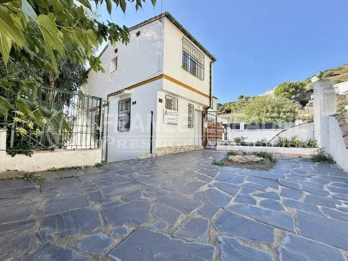 maison-villa-maison-roses-vente-1764159259-VM662_1_original-2