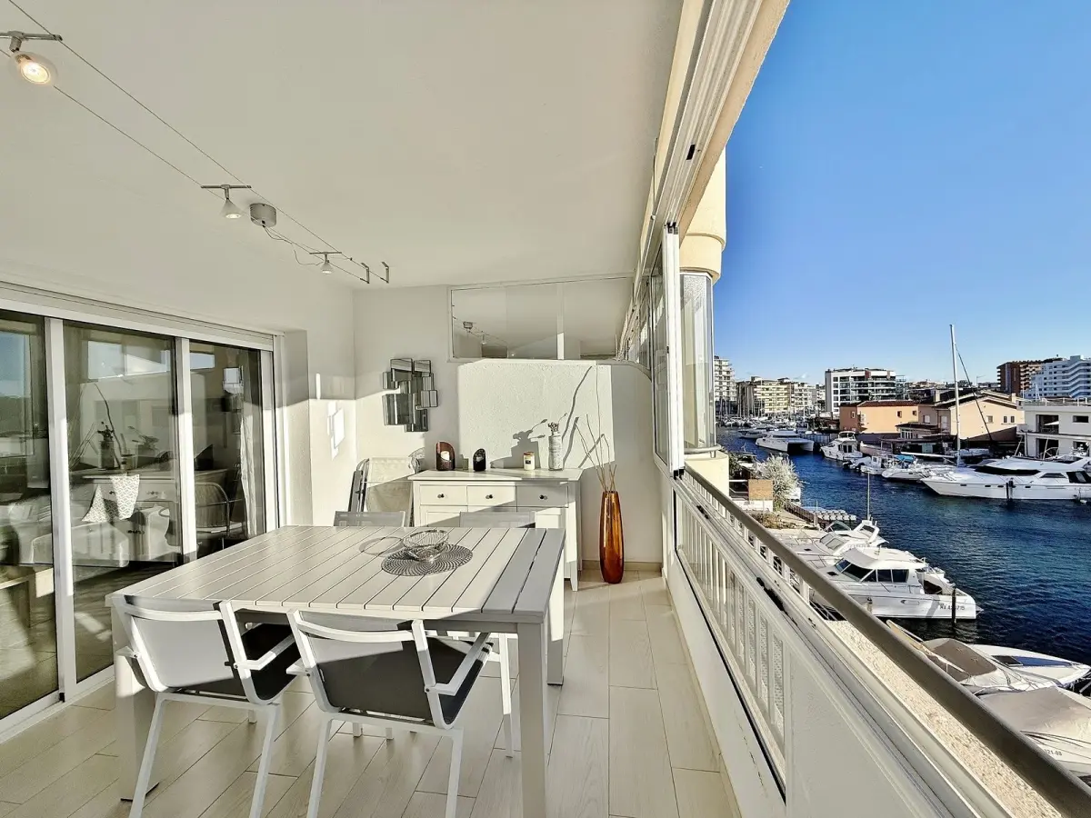 Apartament amb vistes al mar, canal, roses - en venda 1764429392 -GO 2326 _ 1 _original- 1