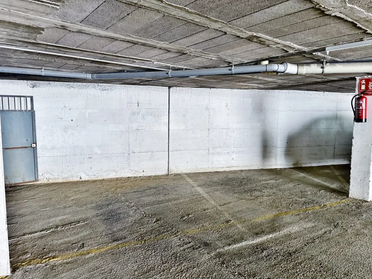 garage-parking-parking-roses-vente-1763043916-VS039_1_original