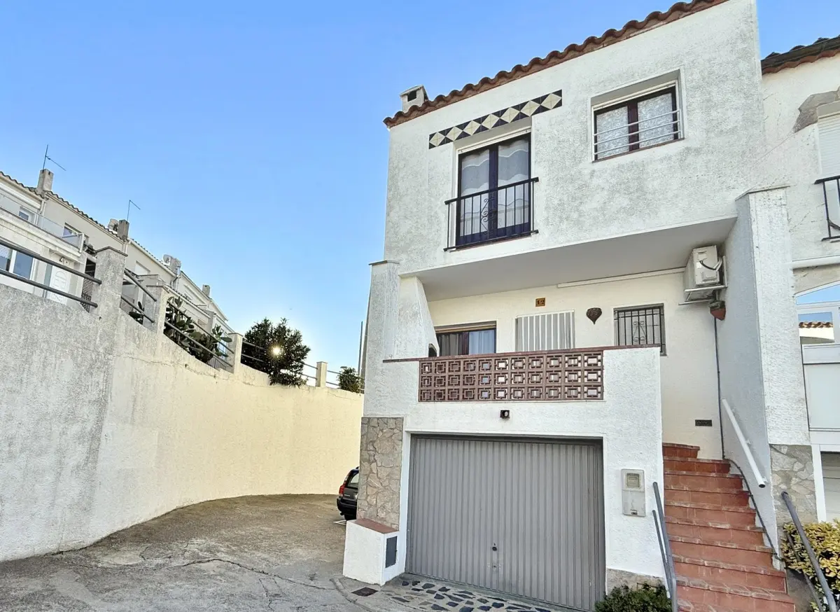 maison-villa-maison-roses-vente-1764778928-VM689_1_original