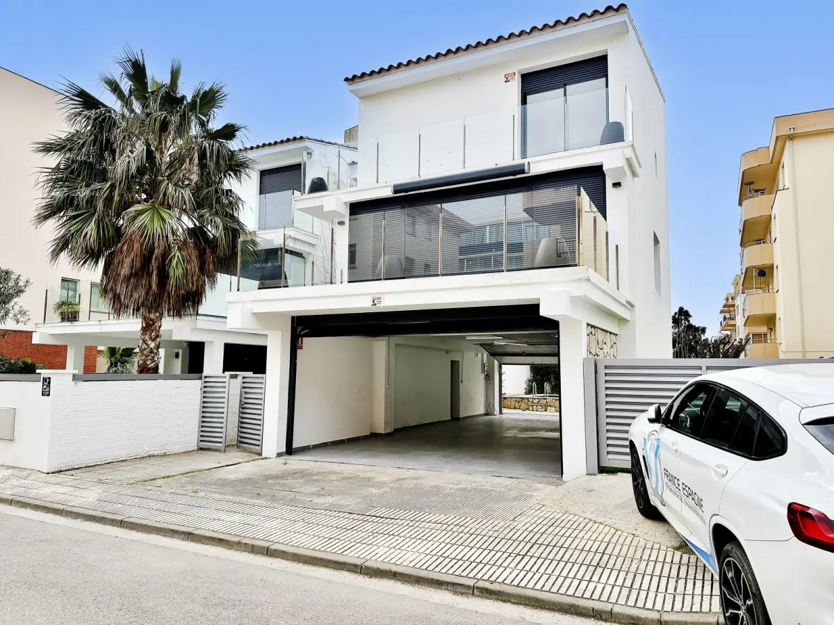 maison-villa-moderne-contemporaine-roses-vente-1772452489-VM718_1_original