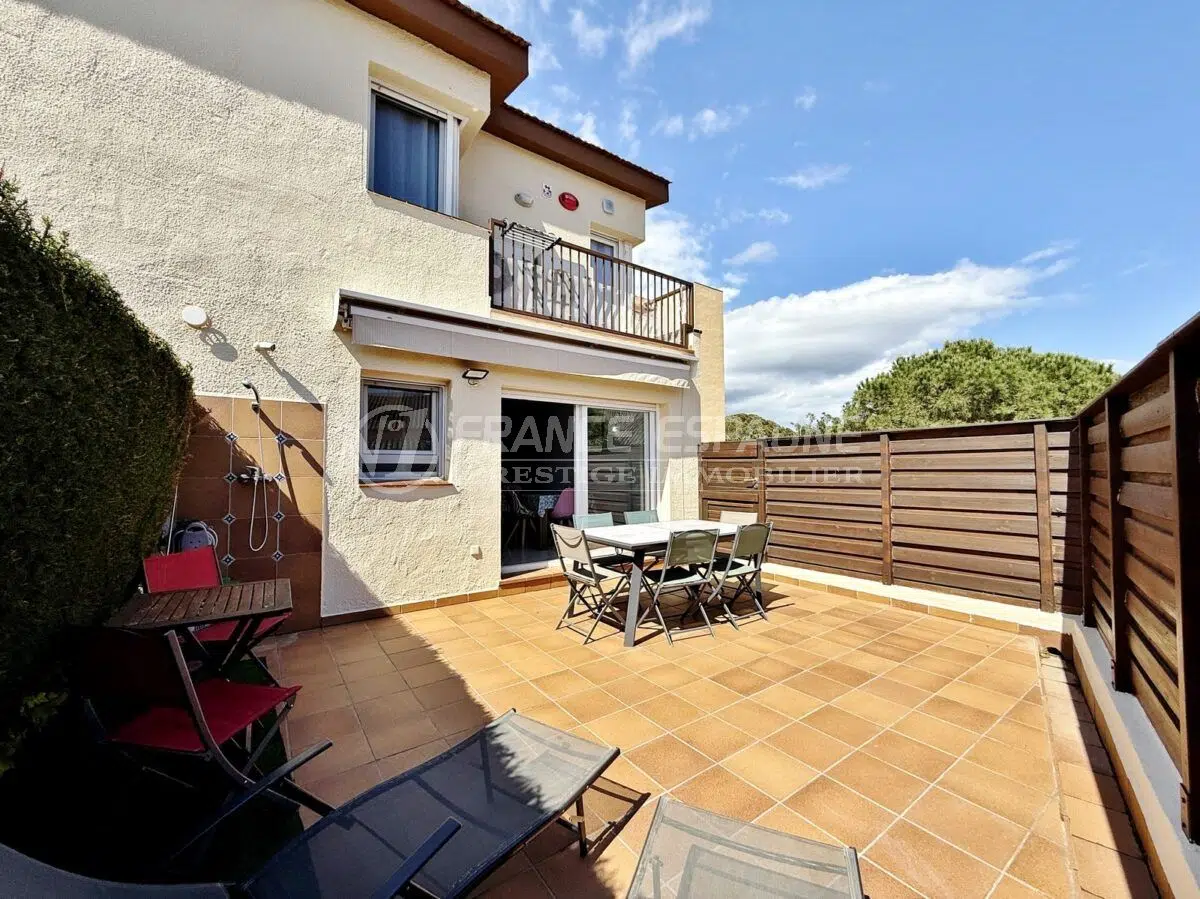 maison-avec-anneau-amarre-roses-vente-17782270711-VM796_1_original